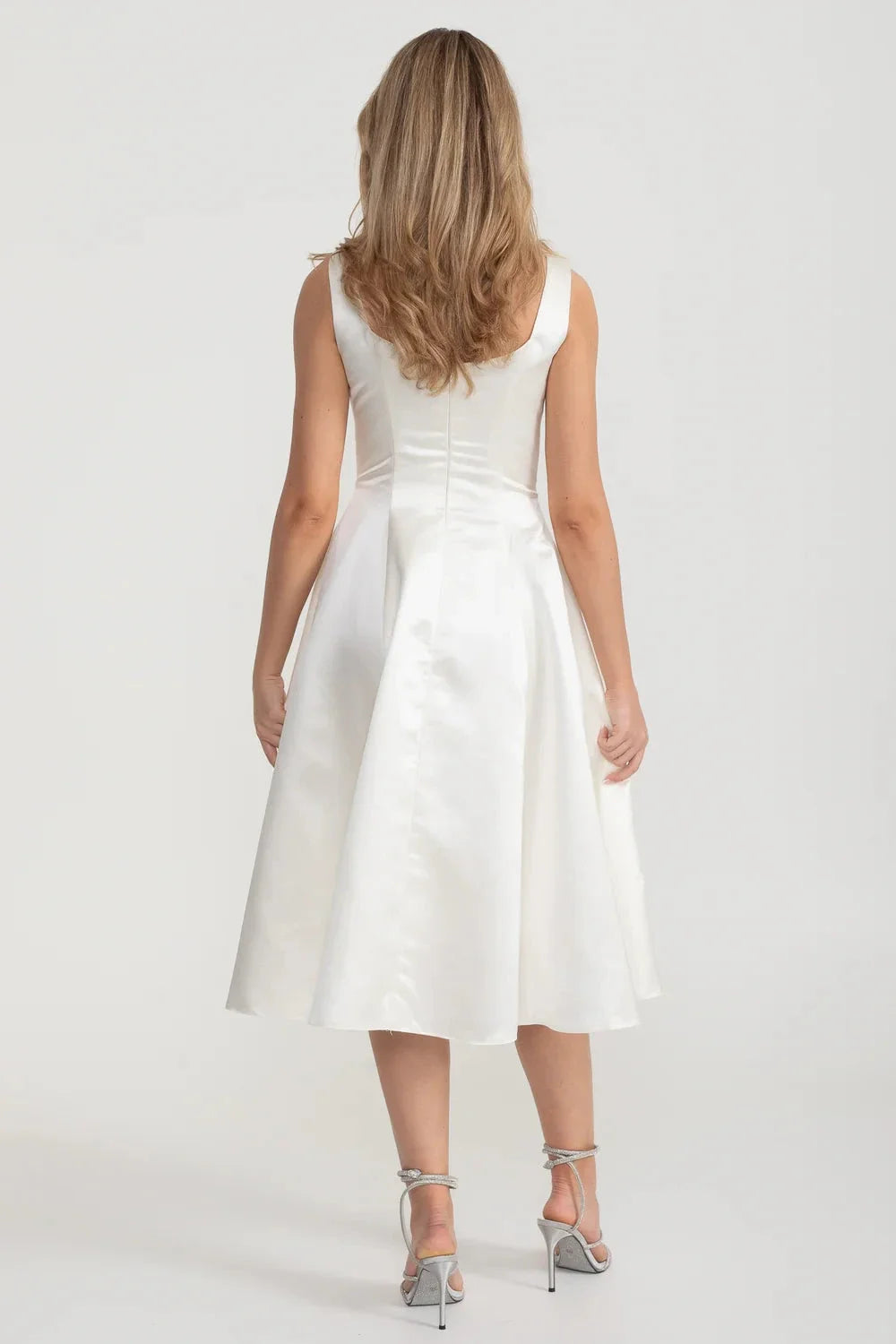 Elegant A-Line Sleeveless Dress With Tailored Bodice And Graceful Flared Skirt - White