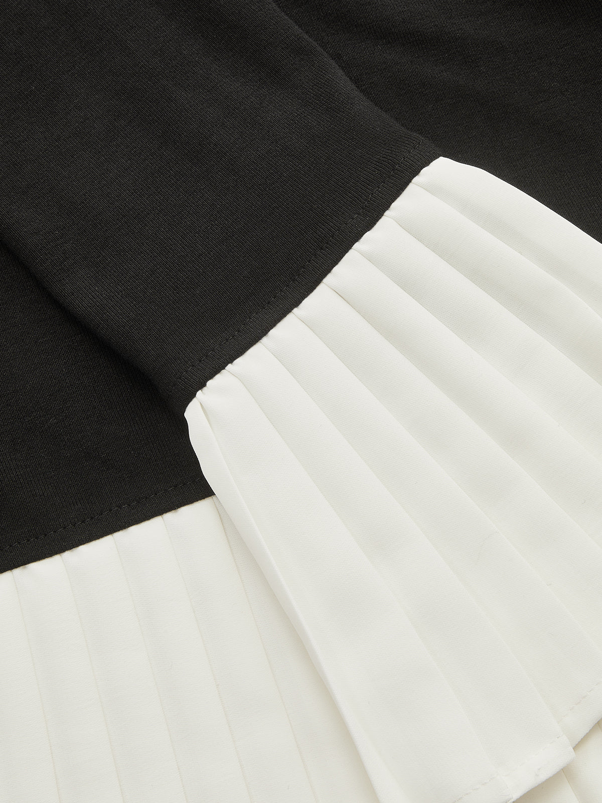 Keyhole Neck Contrast Pleated Hem Mini Dress