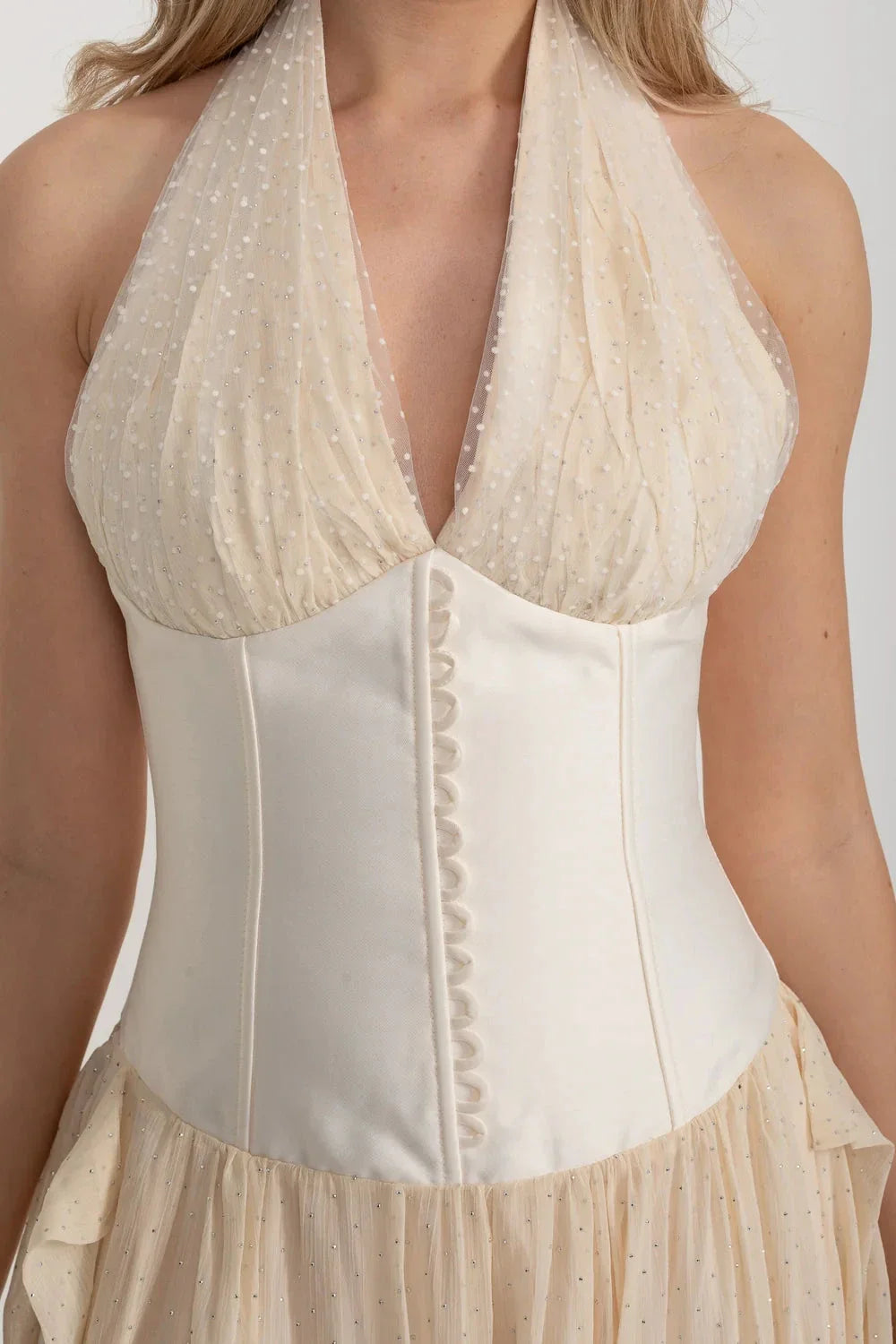Elegant Gown With Fitted Corset-Style Bodice And Flowing Maxi Skirt - Ivoire