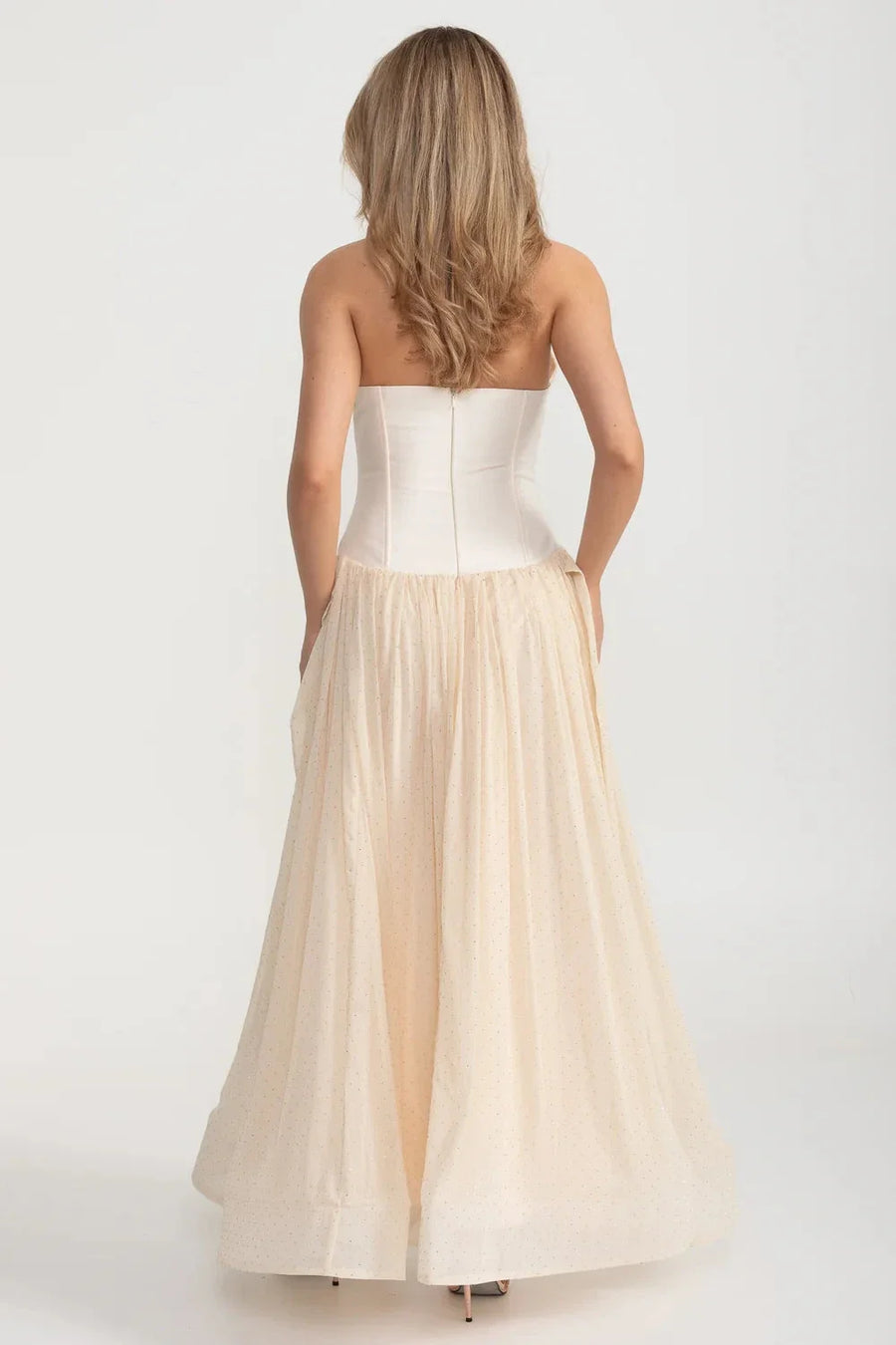 Elegant Gown With Fitted Corset-Style Bodice And Flowing Maxi Skirt - Ivoire